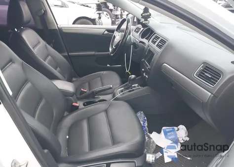 2017 Volkswagen Jetta 1.4T Se из США, поврежденный, VIN 3VWDB7AJ4HM210019